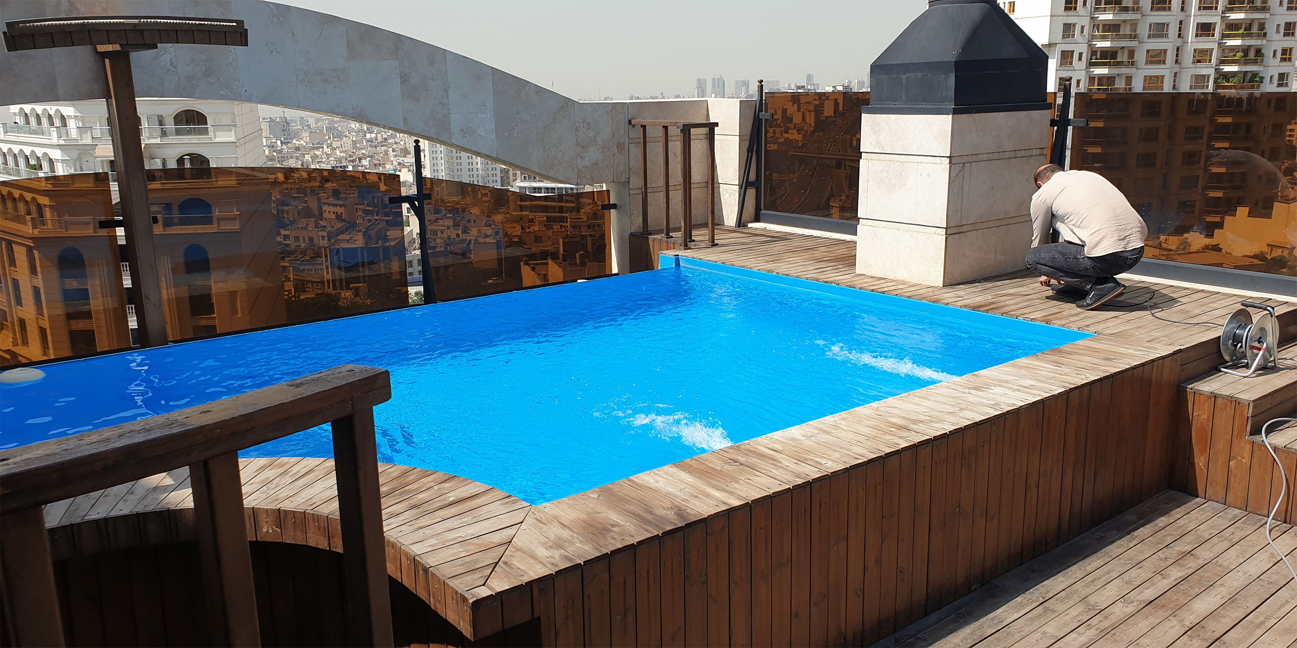 استخر سازه سبک روی بام پروژه کامرانیه ساخت نوین استخر